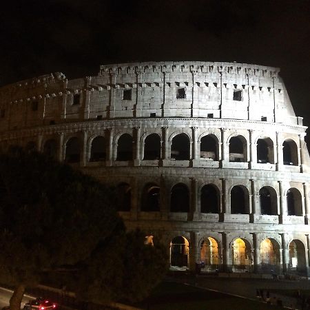 Bed and Breakfast Alloggio Turistico Al Colosseo Рим Екстер'єр фото