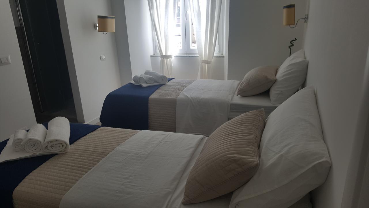 Bed and Breakfast Alloggio Turistico Al Colosseo Рим Екстер'єр фото