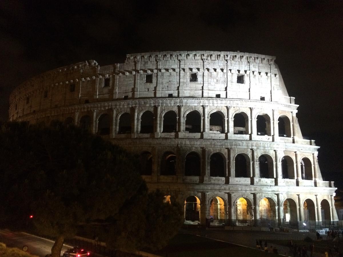 Bed and Breakfast Alloggio Turistico Al Colosseo Рим Екстер'єр фото